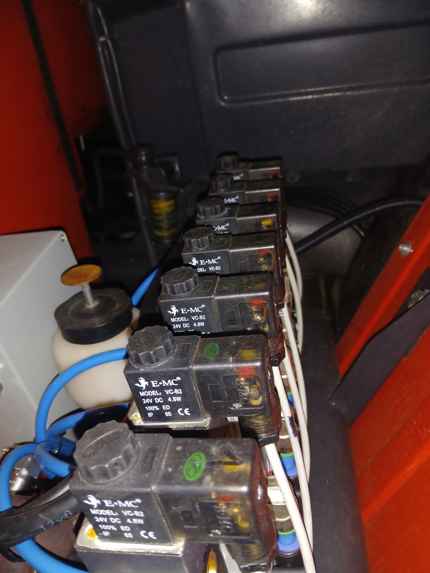 Opravy a rekonstrukce elektroinstalace podvozků a nástaveb.